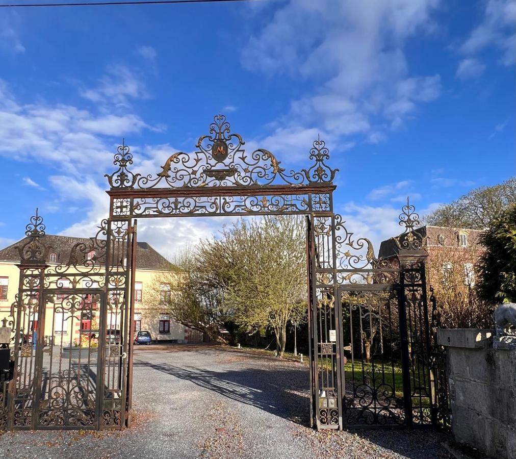 Bed and Breakfast Domaine Des Anges Avesnes-sur-Helpe Esterno foto