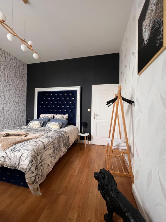 Bed and Breakfast Domaine Des Anges Avesnes-sur-Helpe Esterno foto