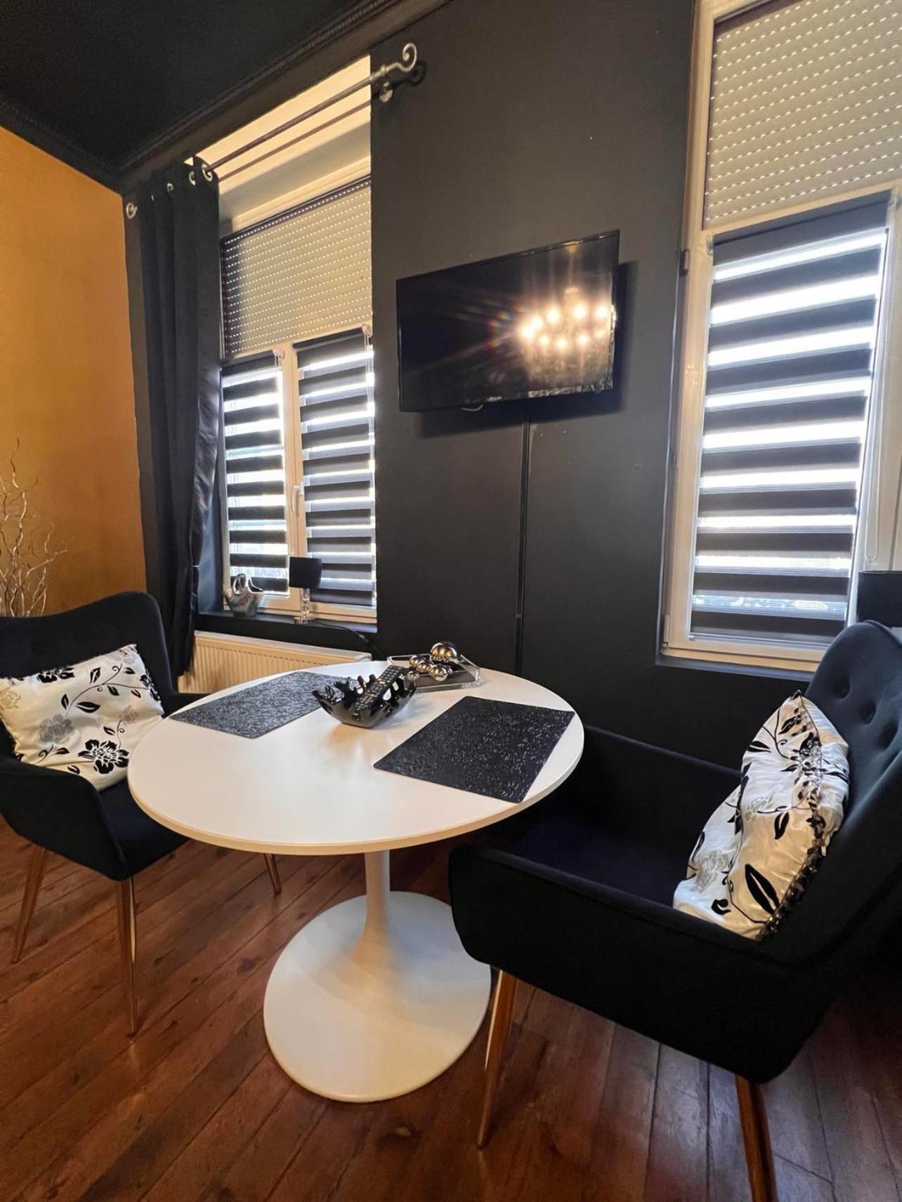 Bed and Breakfast Domaine Des Anges Avesnes-sur-Helpe Esterno foto